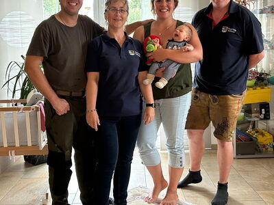 Gruppenfoto Karl Schwarz, Gabi Bauer, Lisa Schwarz mit Baby Josef, Tobias Stegerer