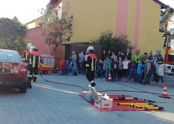 Demonstration von Spreizer und Schere
