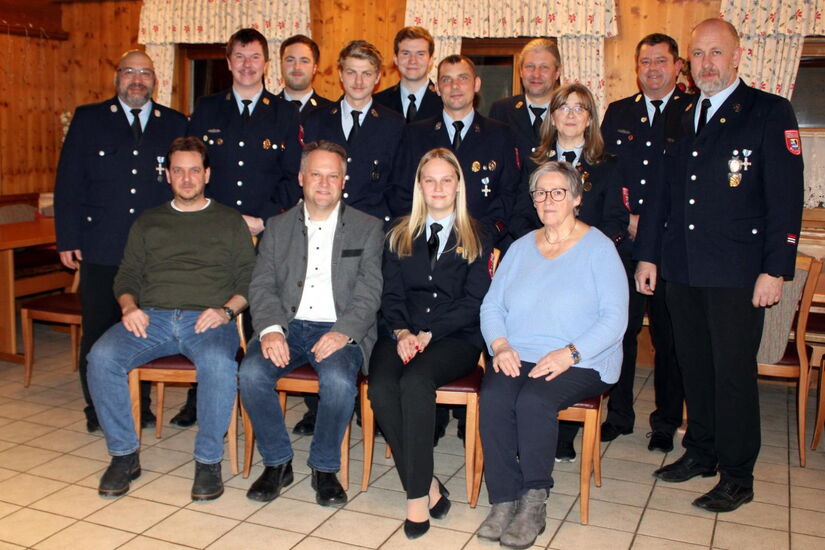 Gruppenbild Vorstand Freiwillige Feuerwehr Wolfsegg