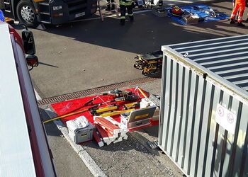 Gleich zwei Geräte Ablagen wurden hier aufgebaut