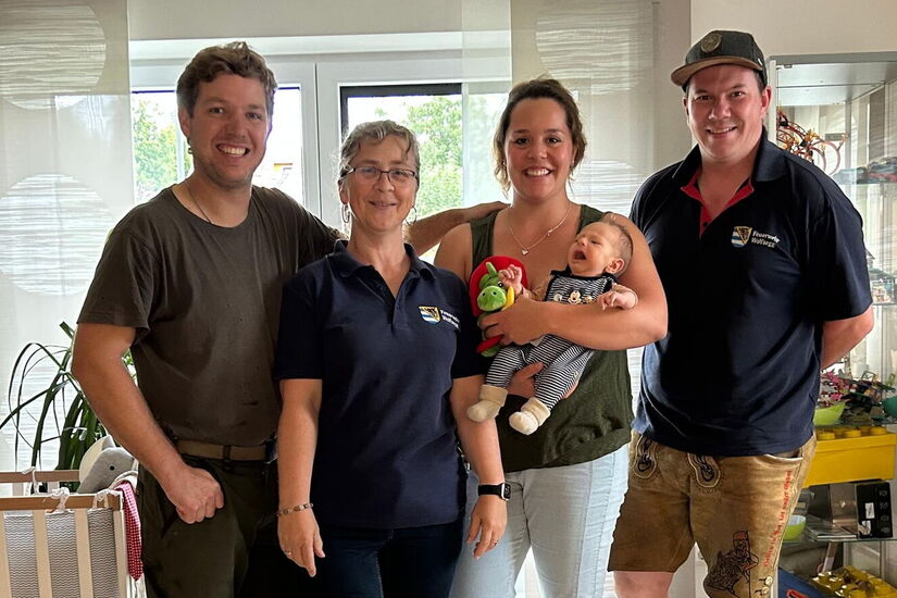 Gruppenfoto Karl Schwarz, Gabi Bauer, Lisa Schwarz mit Baby Josef, Tobias Stegerer
