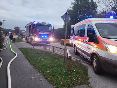 HLF10 und Rettungsdienst während der Übung