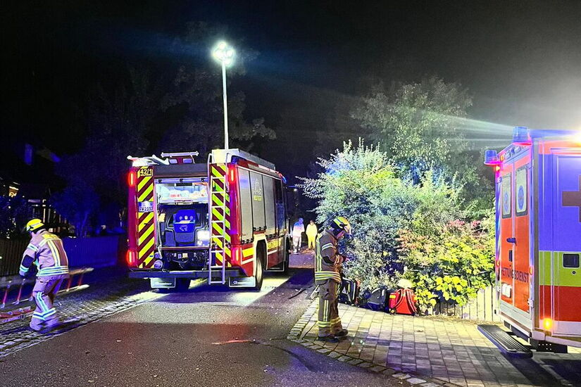 HLF 10 und RTW bei Einsatz im Dunkeln