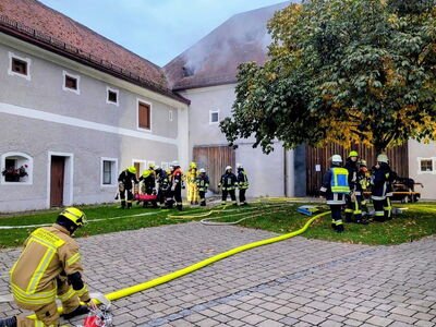 Löschen des simulierten Gebäudebrandes