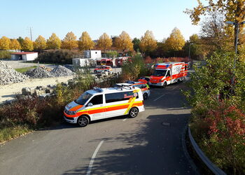 Nacheinander treffen Rettungskräfte ein