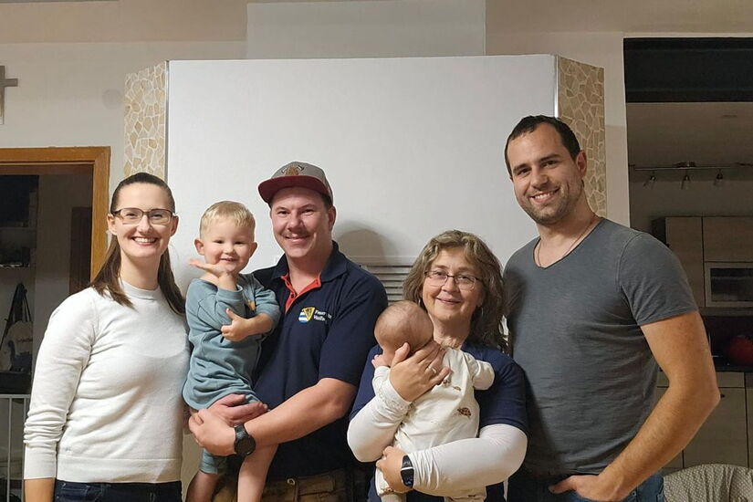 Familie Kirchhöfer zusammen mit Tobias Stegerer und Gabi Bauer
