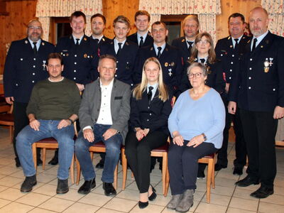 Gruppenbild Vorstand Freiwillige Feuerwehr Wolfsegg
