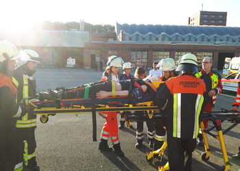 Übergabe des Patienten an den Rettungsdienst