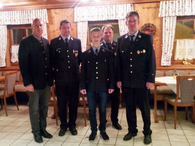 Florian Obergrießer nach der Ernennung zum Feuerwehrmann