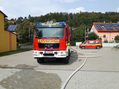 Fahrzeugaufstellung im Hof